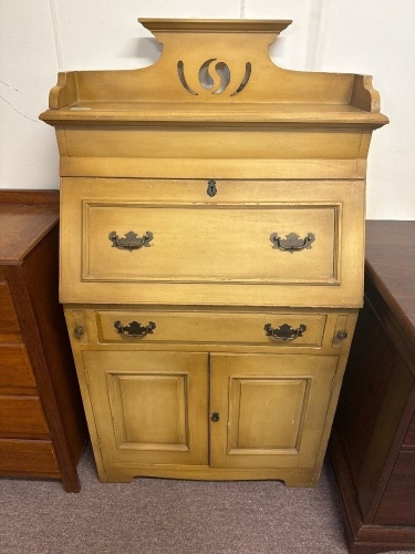 Antique Style Bureau with key