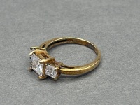 Beautiful 9ct Gold  - 3 Square Stoned Setting Ring - 2