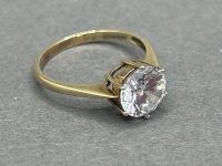 Brilliant 9ct Gold - 6 Clawed Solitarie Ring