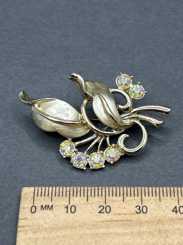 Leaf Feature Broach Adorned With Glimmering Stones 