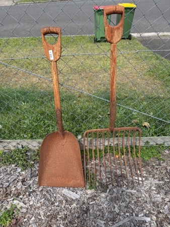 Vintage M Baldwin Large Spade and Large Prong Hay Pitch Fork