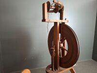 Wooden Spinning Wheel in excellent condition with accessories - 4