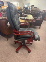 Very Classy Leather Office Chair in excellent condition - 4