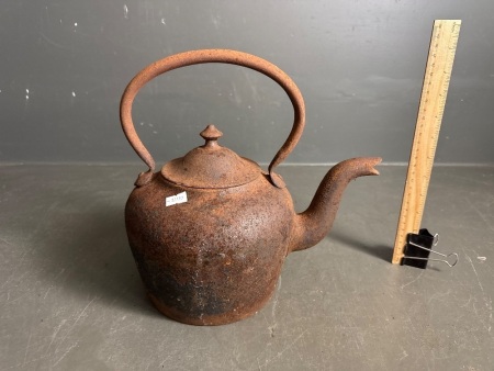 Antique Kenrick 6 Pints Cast Iron Kettle