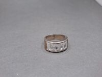 Superb Sterling Silver (925) 5 Large Baguette Stoned Ring - Size P - 2