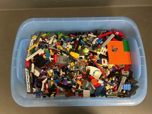 1x Large Box of Lego