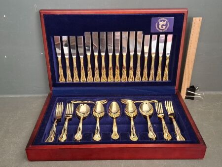 Grosvenor Gold Plate setting for 8 Boxed Cutlery Set