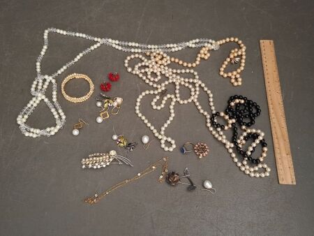 Selection of Costume Jewellery