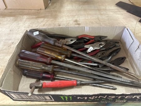 Selection of Quality Screw Drivers & Pliers