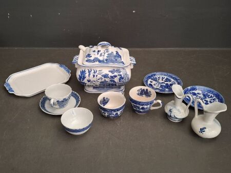 Mixed Lot of Blue China Kitchenalia 