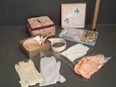 Mixed Lot of Vintage Haberdashery - Includes Collars 