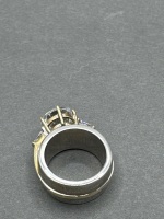 9ct Yellow Gold Solitaire Ring with 2 Side Stones - Set on a round Sterling Silver Ring - Stamped 925 - Size I - 2