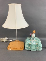 Unusual 70's Porcelain Lady Lamp - Figure Contains As Is Transistor Radio - 4