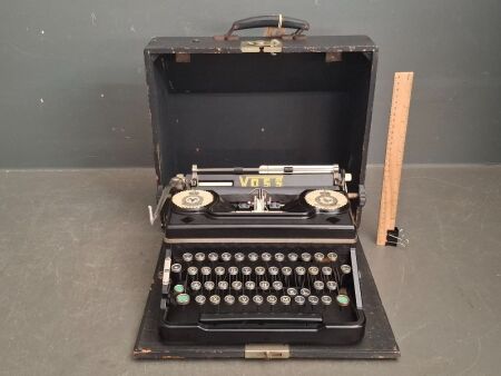 Art Deco Voss Germany Bakelite Portable Typewriter 