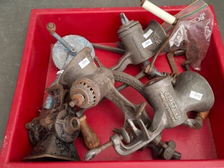 Selection of Meat Grinders inc Beatrice & Universal 