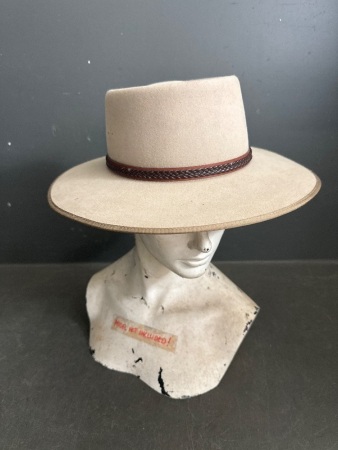 Plainsman Akubra - Size 56 - In Good Condition