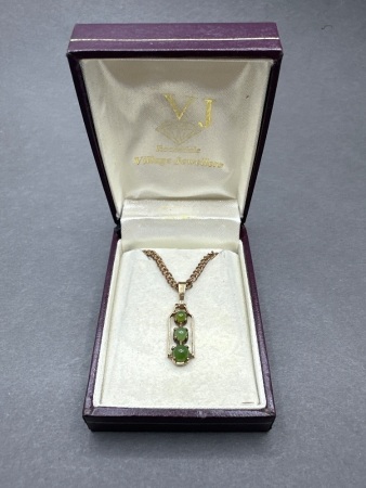 Vintage Jade Necklace and Pendant Set in 9ct Gold Setting