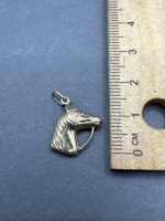 9 Carat Gold Horse Pendant - 2