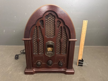 Retro GE AM/FM Radio in good working order