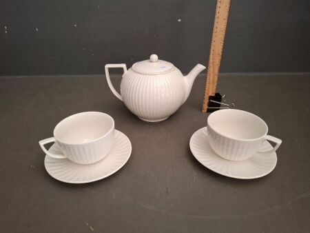 Jasper Conran Wedgewood Large White Teapot & 2 Cups & Saucers