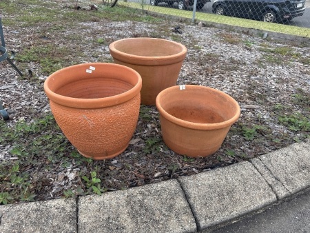 3 Terracotta Pots