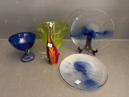 3x Colourful Art Glass and 2x Glass Serving Dishes