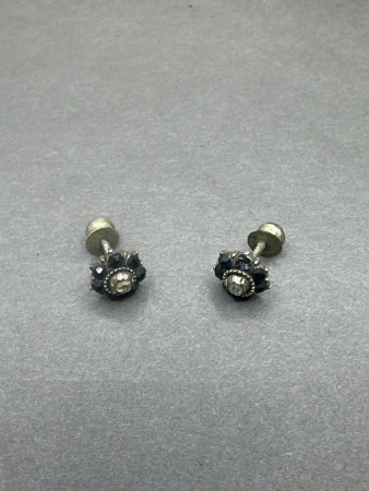 Vintage Sapphire Stud Earrings with 7 Sapphires in Floral Setting with Diamond Centre